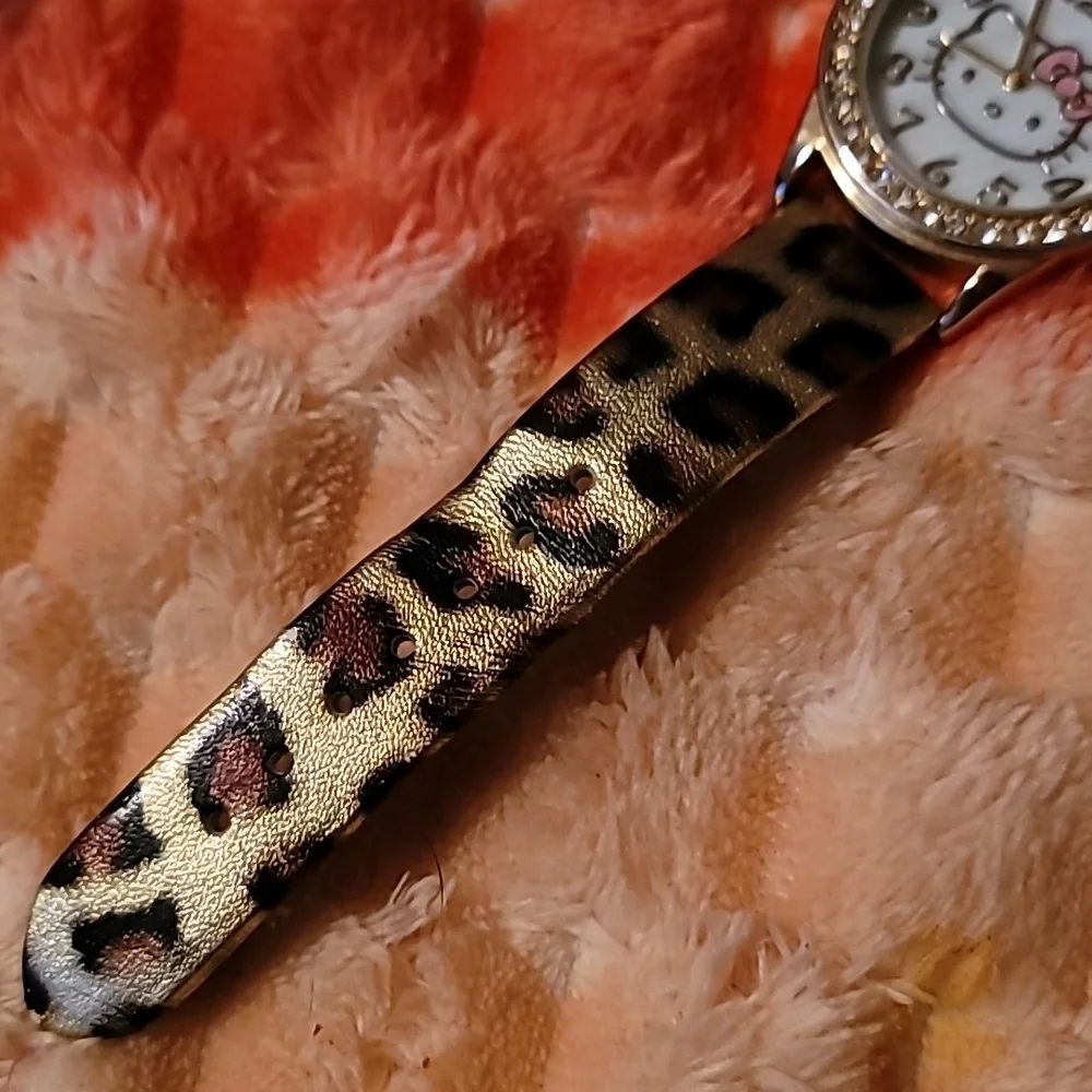 Sanrio Hello Kitty Gold Crystal Studded Bezel Leopard Print Band Textured Face‎